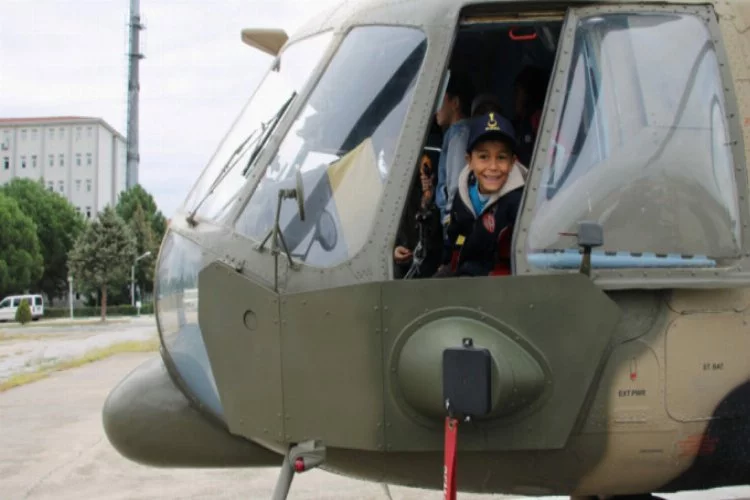 Bursa'da şehit ve köy çocukları helikoptere bindi