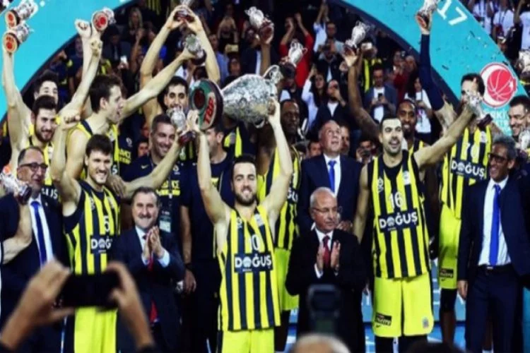 Fenerbahçe ilk kupasını kaldırdı!.