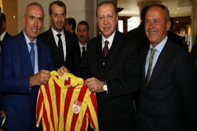 Cumhurbaşkanı Erdoğan, Galatasaray'ın efsane oyuncularıyla bir araya geldi