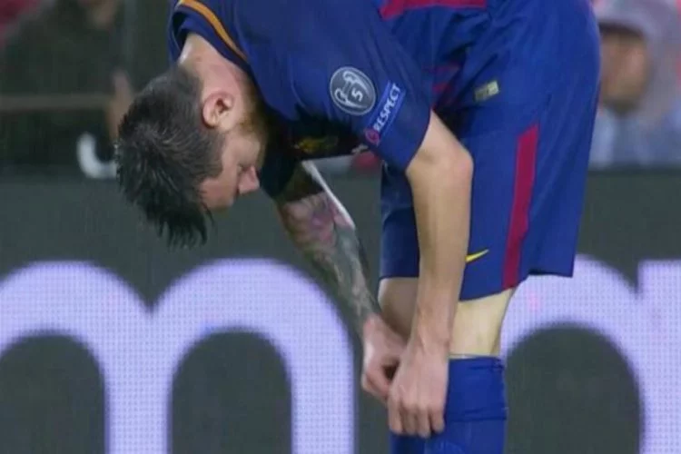 Çorabının içinden çıkardı ve ağzına attı! Messi...