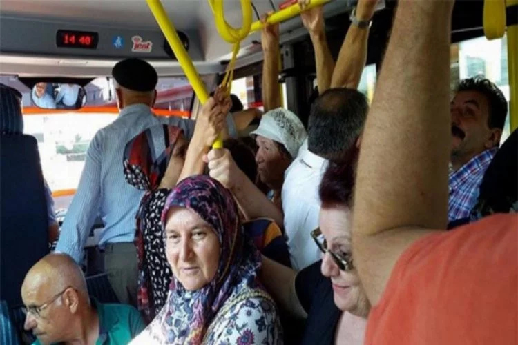 'Toplu taşımada yaşlılara yer vermeyin'