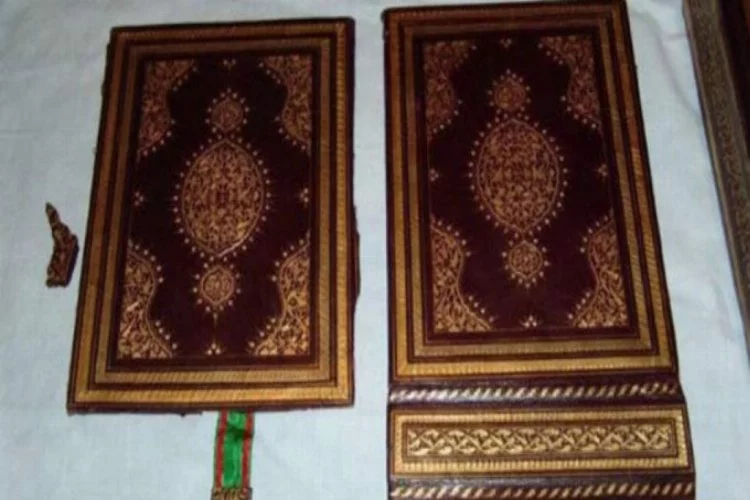 Mustafa Dede'nin tarihi Kur'an-ı Kerimi İngiltere'de satışta