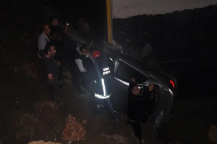 Bursa'da alkollü sürücü dehşeti! Kontrolden çıkan araç alt geçit inşaatına düştü