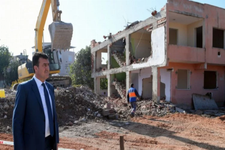 Bursa'da kamulaştırılan binalar yıkıldı