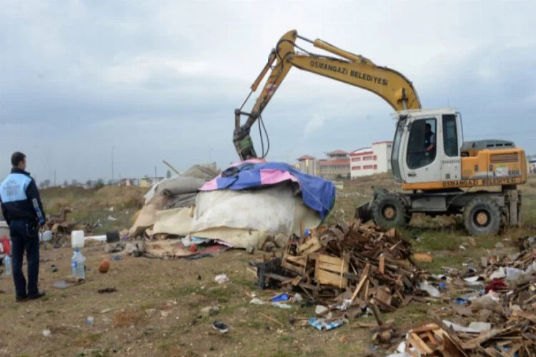 Bursa'da kaçak çadır ve barakalar yıkıldı