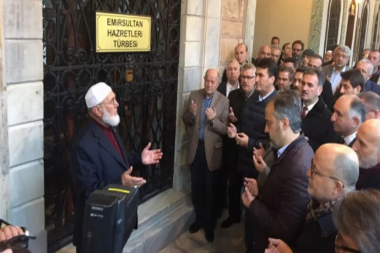 Bursa Büyükşehir Belediye Başkanı Alinur Aktaş, yeni görevine dualarla başladı