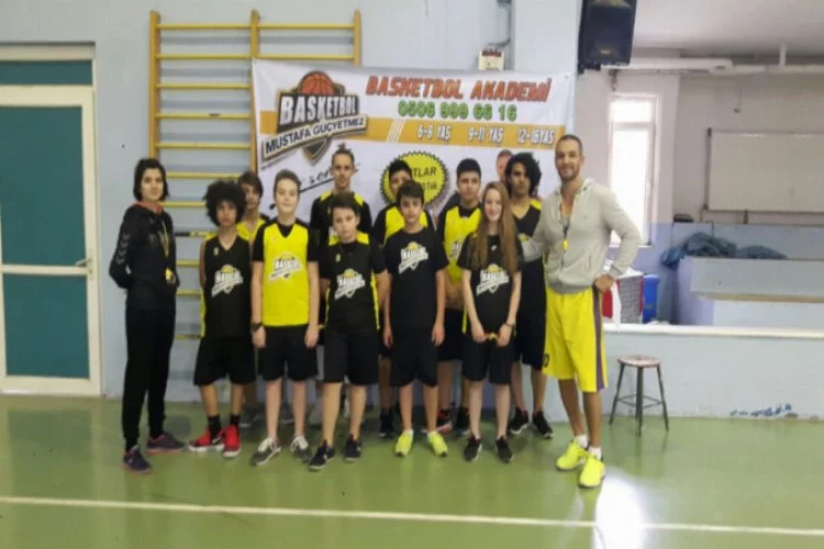 Bursa'da basketbola yeni soluk Güçyetmez Akademi sahaya indi