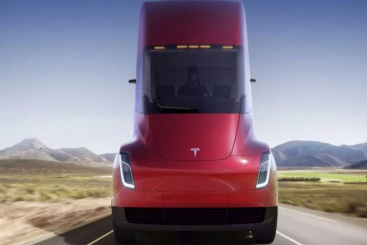 Elon Musk elektrikli kamyon 'Tesla Semi' ve 'en hızlı otomobil'i tanıttı