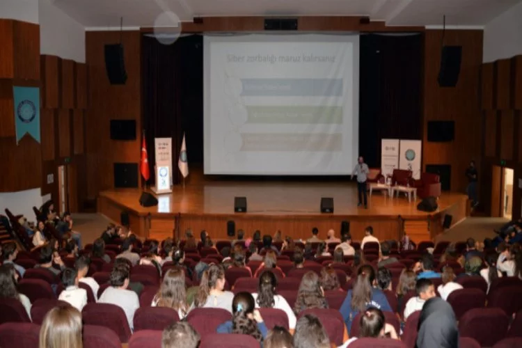 Uludağ Üniversitesi'nde 'Siber Zorbalık' anlatıldı