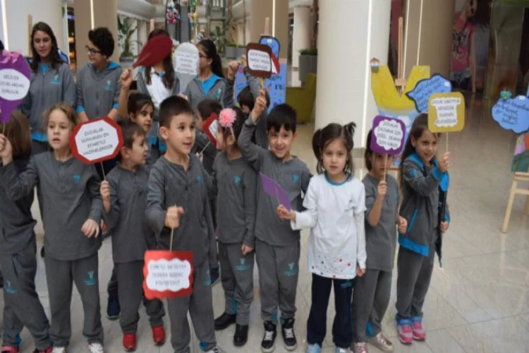 Bursa'da, Özel Teknoloji Fen Okulları çocuklar haklarına dikkat çekti