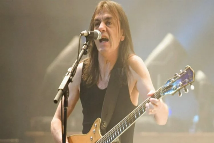 AC/DC'nin ünlü gitaristi hayatını kaybetti