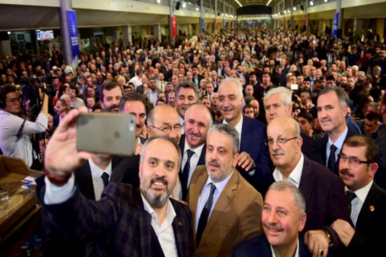 Alinur Aktaş'tan başkanlık selfiesi