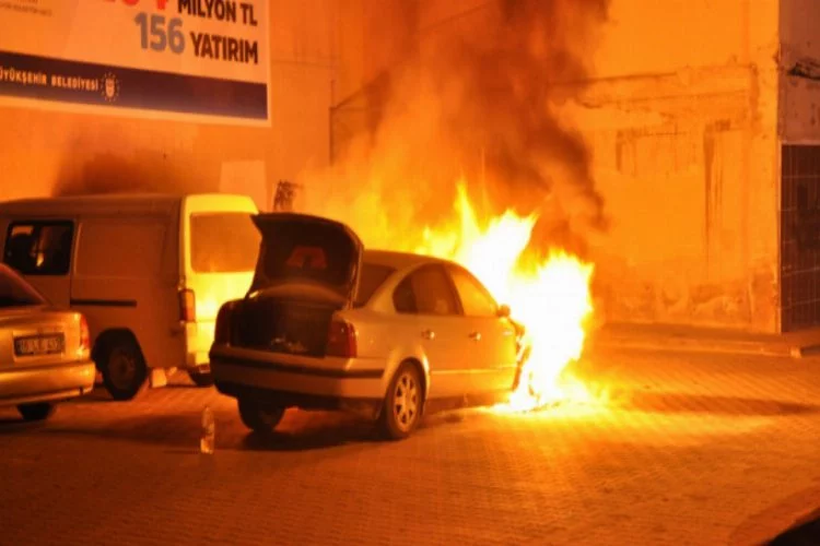 Bursa'da LPG'li araç alev alev yandı! Park ettiği sırada...