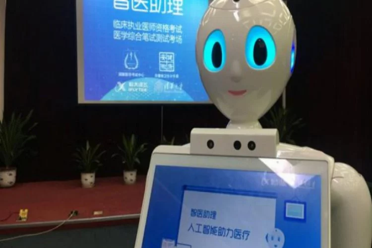 'Çinli robot' tıp sınavında başarılı oldu!