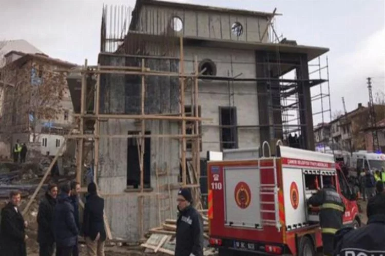 Cami inşaatında çökme: 3 işçi yaralandı