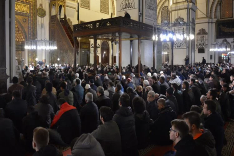 Mevlit Kandili'nde Bursa'daki camiler doldu taştı