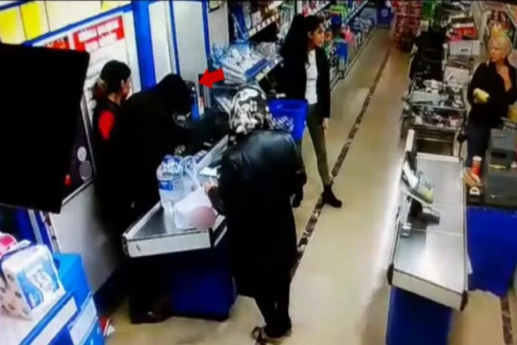 Pompalı tüfekli kar maskeli soygunda müşteri rahatlığı