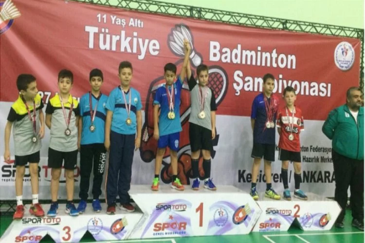 Bursalı genç badmintoncuların büyük başarısı