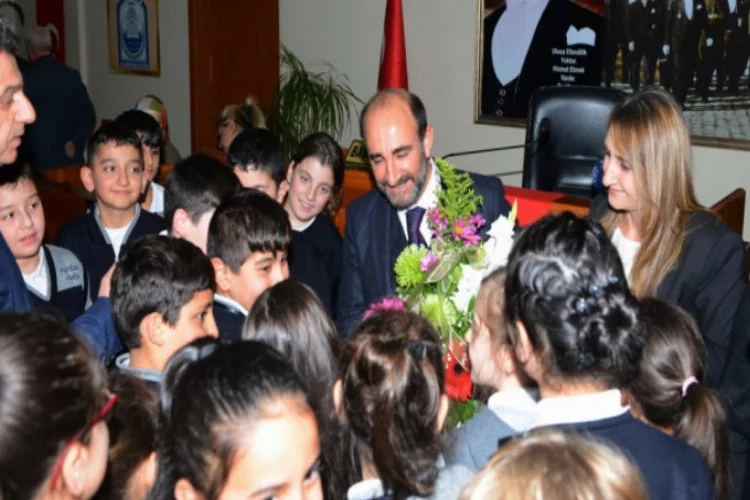 Bursa'da minik öğrenciler meclise katıldı