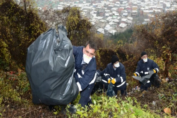 Bursa'da çevre felaketi... Uludağ'ın eteklerinden 250 kilo çöp topladılar