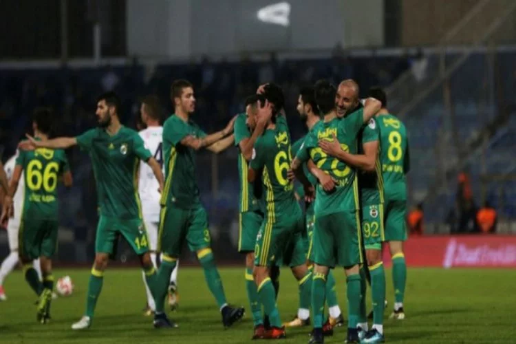 Fenerbahçe  Adana Demirspor'u  4-1 yenerek adını tura yazdırdı