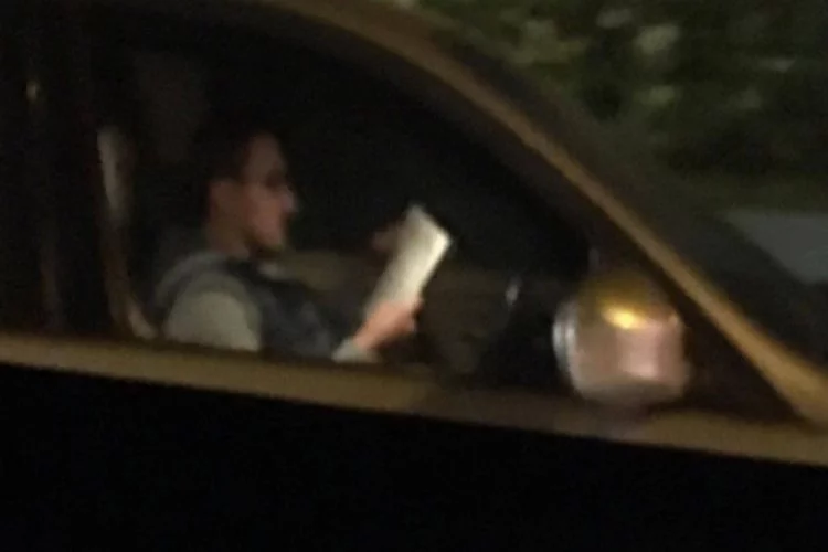 Bursa bu sürücüyü konuşuyordu! Direksiyonda kitap okuyunca...