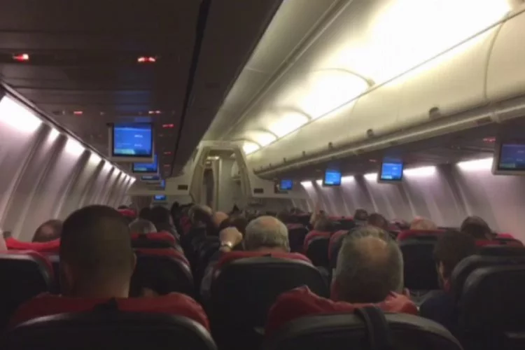 Bursaspor'un uçağında pilottan sürpriz tezahürat