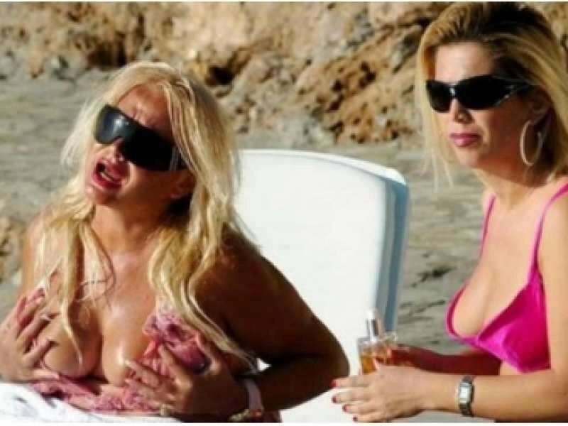 Banu Alkan'ın bikinili pozları