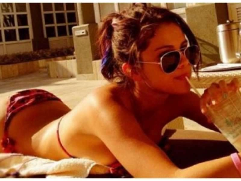 Twitter'da seksi fotoğraflarını paylaştılar