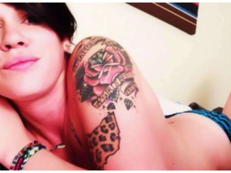 Tangalı seksi kızların dövme tutkusu