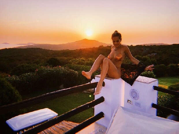 Rita Ora nefes kesti