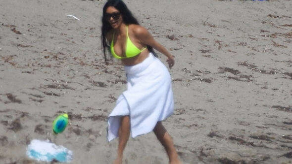 Korkudan havluyu çıkaramadı