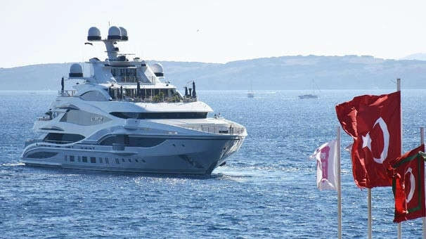 Türk koylarında milyon avroluk misafirler