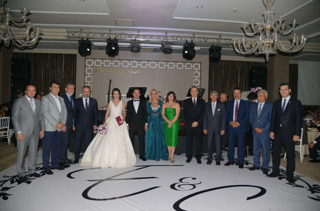Bursa siyaset, iş ve spor dünyasını buluşturan düğün