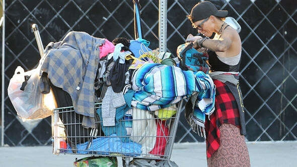 Bir zamanların gelecek vaad eden modeli, sokaklarda yaşıyor...