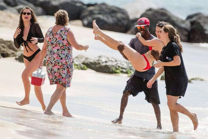 Lottie Moss Barbados'ta!