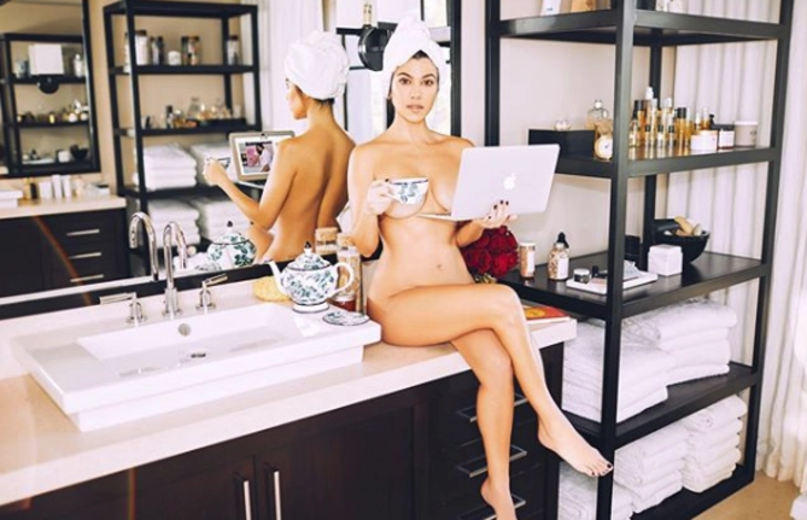 Kourtney Kardashian'dan cesur pozlar!