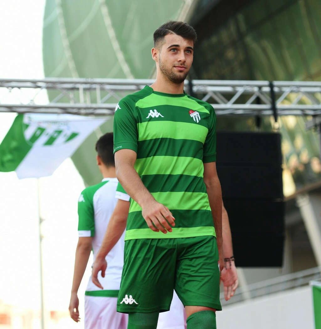 Bursaspor, yeni sezon formalarını tanıttı