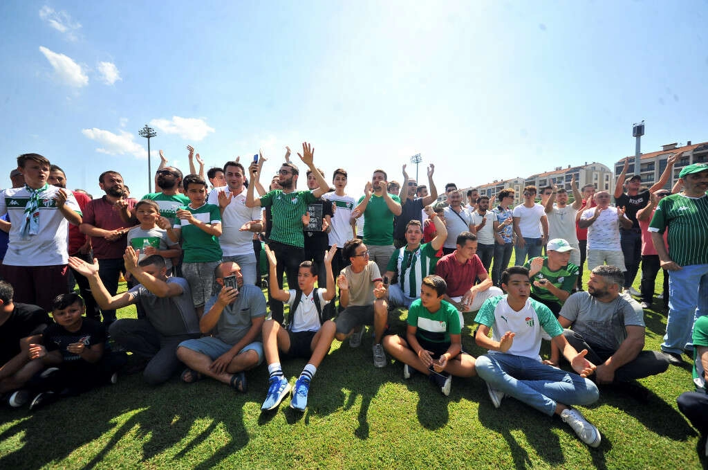 Bursaspor'dan imza şov!
