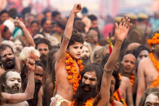 Saatlerce çıplak şekilde duruyorlar! İşte 'Sadhu'ların gizemli hayatı