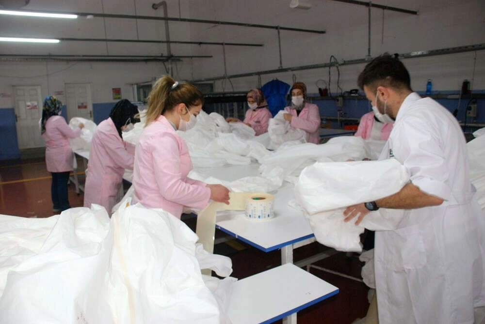Tokatlı fabrika 'corona virüs' tulumu siparişlerine yetişemiyor