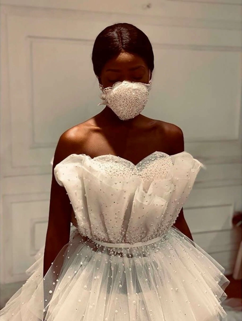 Corona virüsten koruyan gelinlik tasarlandı