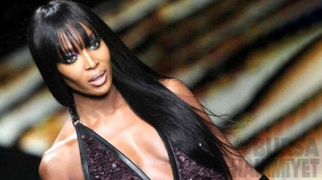 Naomi Campbell'dan metroda çıplak pozlar!