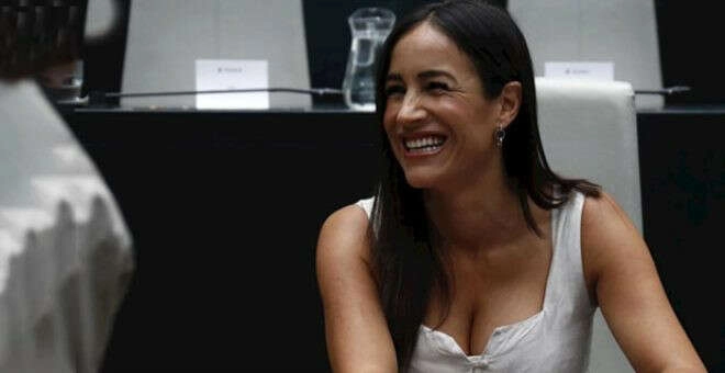 Belediye Başkan Yardımcısı, gazetecinin sorusuna bacak kasını göstererek cevap verdi