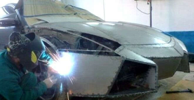 Genç mühendis elindeki hurda aracı, Lamborghini'ye dönüştürdü!