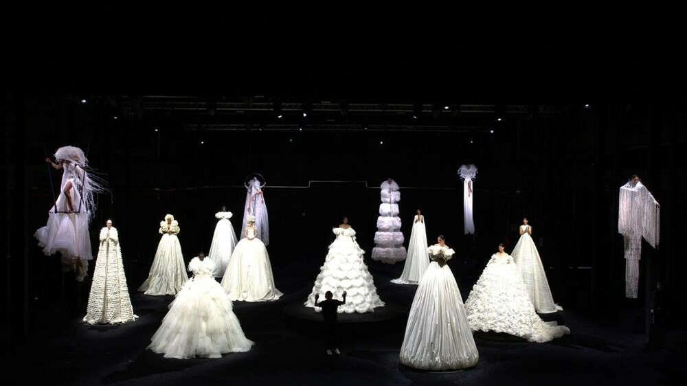 İtalyan moda devinden dikkat çeken defile