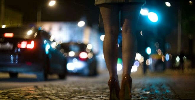 Yıllık kazancı dudak uçuklattı: Gündüzleri polis, geceleri hayat kadını!