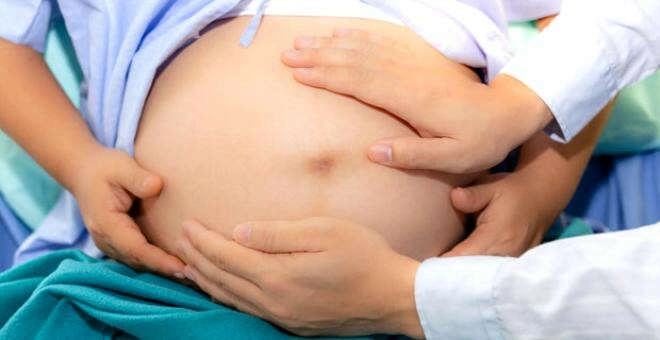 Koronaya yakalanan kadın komada ikiz bebek doğurdu