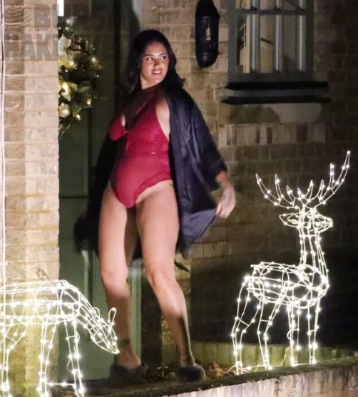 Gece yarısı iç çamaşırlarıyla sokağa çıktı!