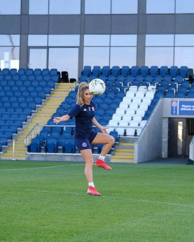 Yeşil sahaların en seksi sol beki! Beğeni yağıyor...